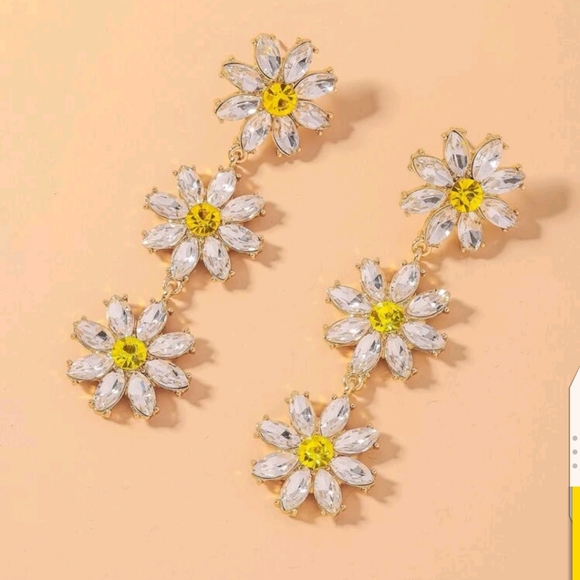 🆕 🌼DAISY RHINESTONE DROP EARRINGS - Picture 2 of 3